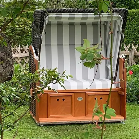 Föhrliebt Reetdachhaus Ferienhaus Alkersum