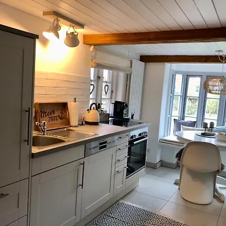 Ferienhaus Föhrliebt Reetdachhaus Alkersum